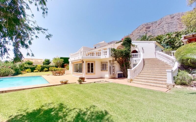 Detached Villa in Jávea - Resale